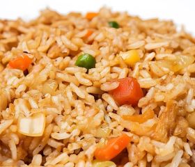 Nasi goreng, atjar en kroepoek